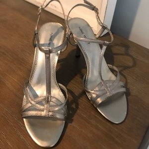 Size 7 1/2 Silver Nine West Heels (EUC)